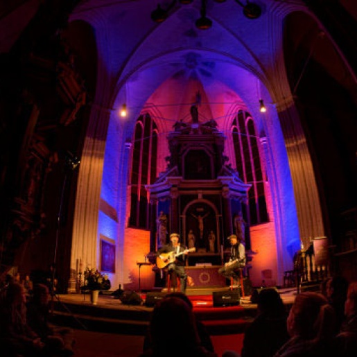Musiker in einer Kirche